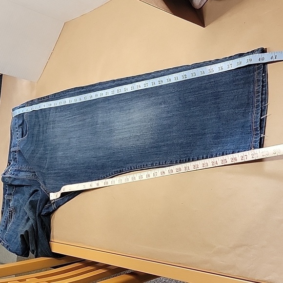 Lucky Brand, Size 38 x 30 Classic Fit Blue Jean.  Excellent Used Condition - Picture 7 of 12